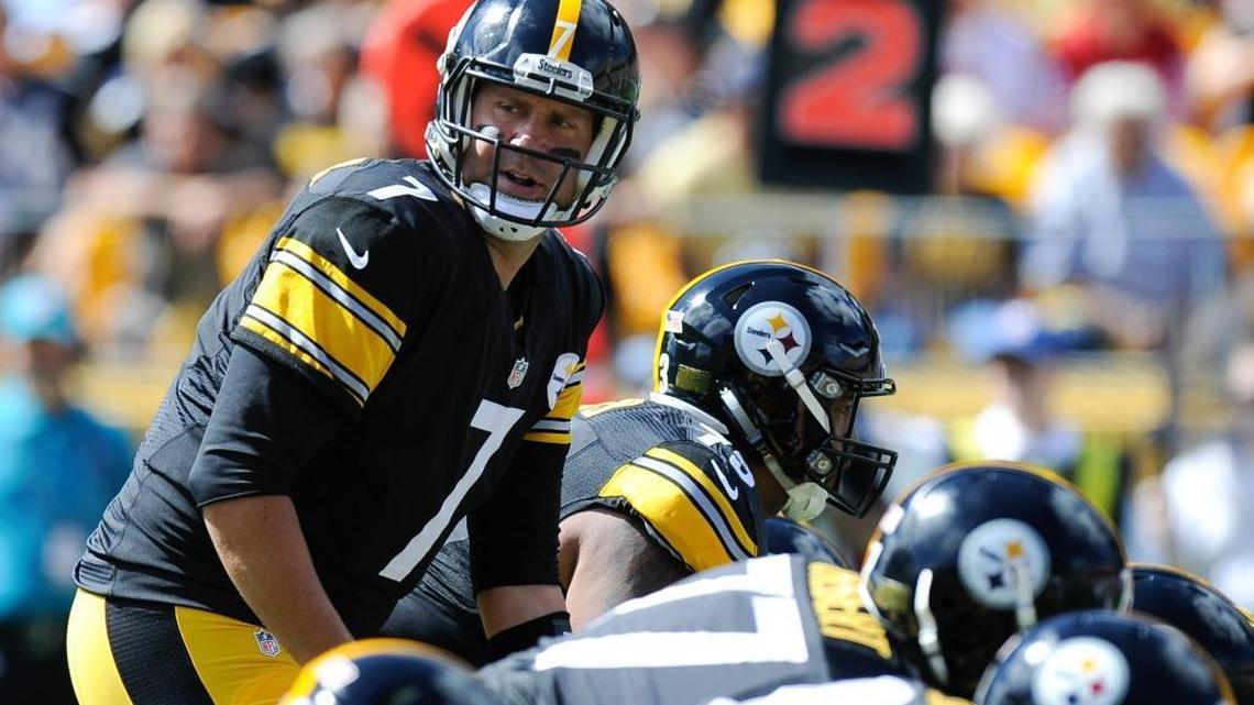 
Pittsburgh Steelers quarterback Ben Roethlisberger (7) looks to take the snap in the first quarter of an NFL football game against the San Francisco 49ers, Sunday, Sept. 20, 2015 in Pittsburgh. 
