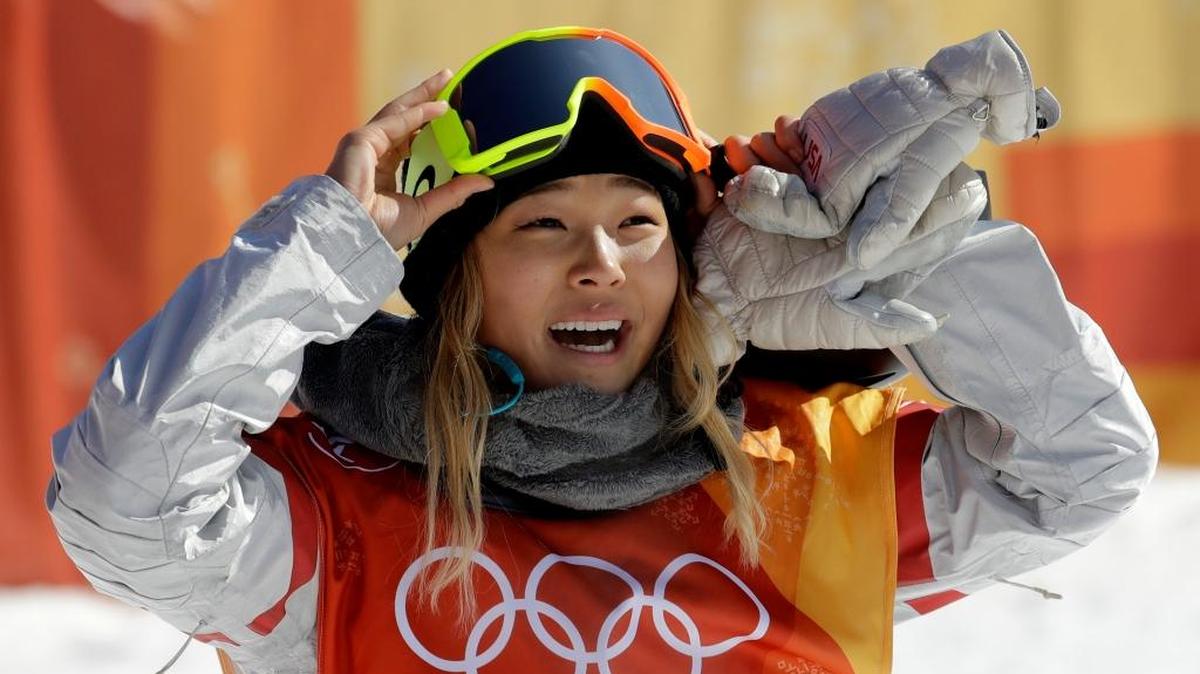 United States snowboarder Chloe Kim won a gold medal in the women’s halfpipe Tuesday at Phoenix Snow Park in the 2018 Winter Olympics in Pyeongchang, South Korea.