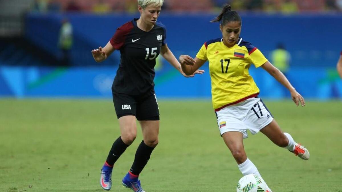 The United States’ Megan Rapinoe, left, and Colombia’s Carolina Arias fight for the ball during a group G match of the women’s Olympic tournament at the Arena Amazonia stadium in Manaus, Brazil, Tuesday, Aug. 9, 2016.