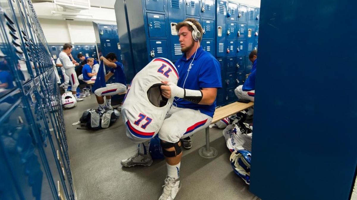 Folsom High’s Jonah Williams gets ready before the Bulldogs’ game against visiting Oak Ridge on Friday Oct. 30, 2015.