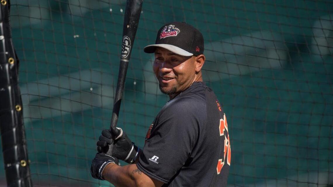 At 38, veteran Miguel Olivo still hopes to catch on with Giants