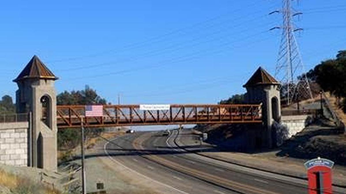 Folsom’s Johnny Cash Bridge, spanning Folsom Lake Crossing Road, was designed to resemble Folsom State Prison’s East Gate guard tower. The tower was featured in a photo taken of Cash before his 1968 concert at Folsom prison.