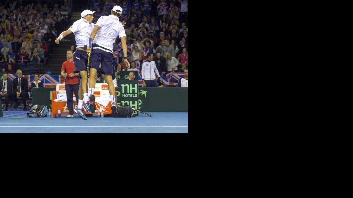 
Mike Bryan, left and Bob Bryan of the U.S. celebrate a point against Britain’s Dominic Inglot and Jamie Murray during their Davis Cup tennis doubles match at the Emirates Arena, Glasgow, Scotland, Saturday, March 7, 2015. 
