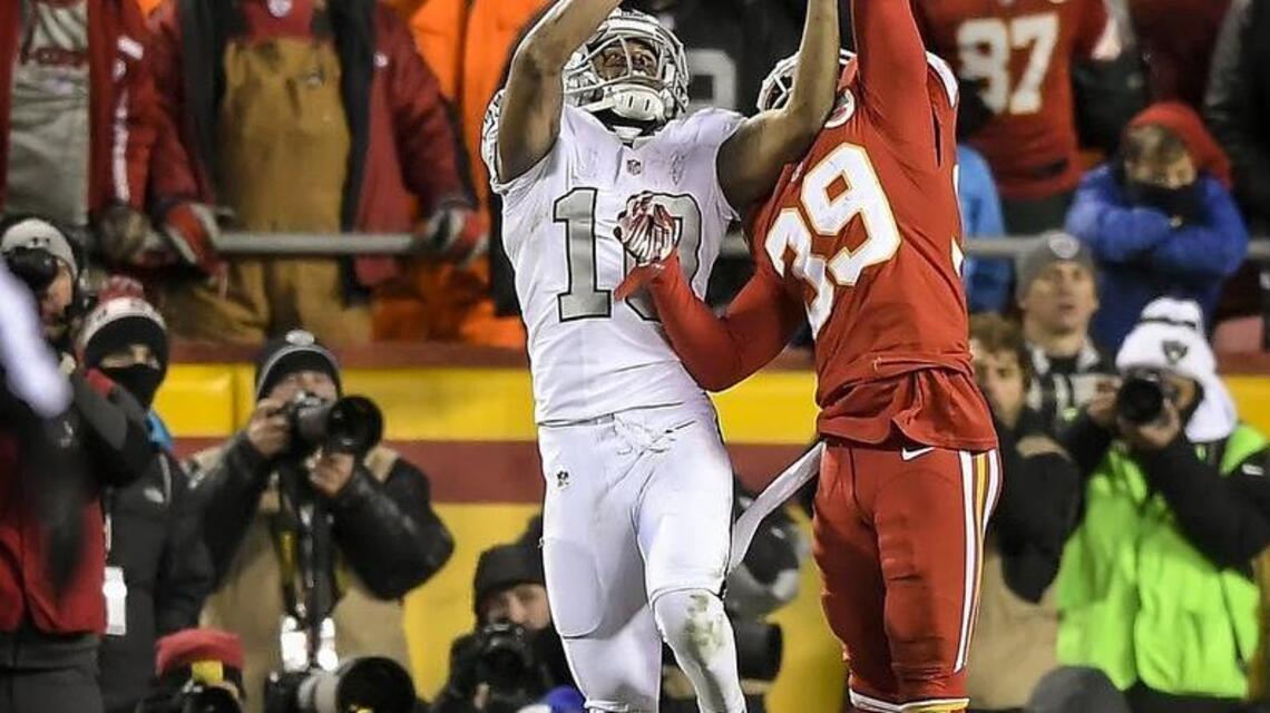 Ex-Burbank star Terrance Mitchell saves Chiefs’ victory