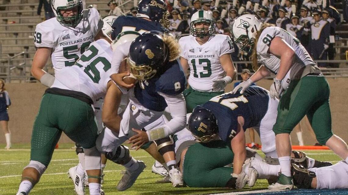 Quarterback duo has UC Davis on the move: ‘They’re both awesome’