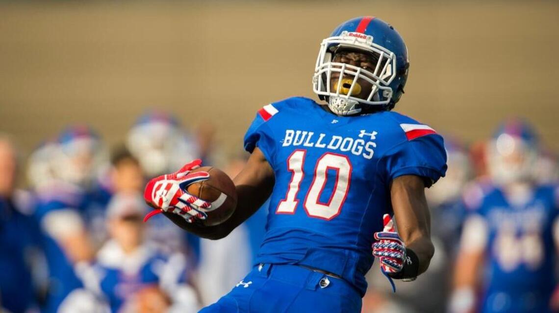 Folsom receiver gets big-time college offer on day Bulldogs treated like kings